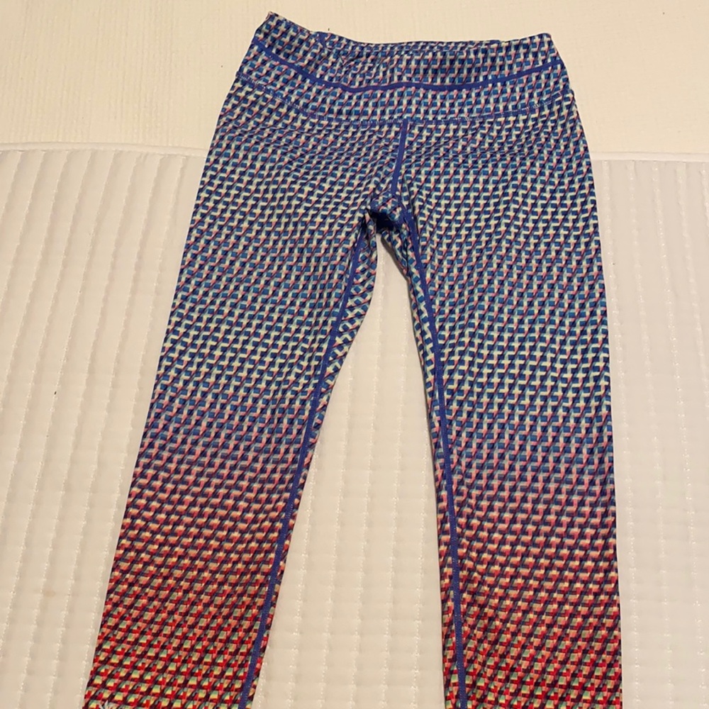Patterned Athleta crops with zip pocket
